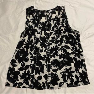 Elle black and white floral sleeveless top with distressed ruffles size medium.